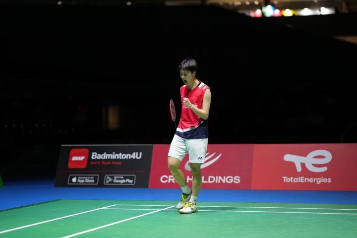 他成功地将 他成功地将